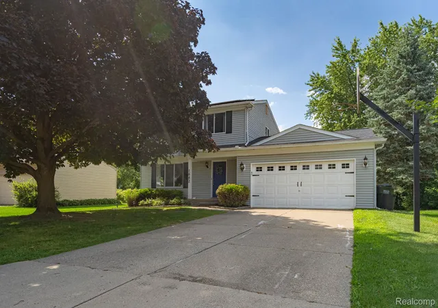 Photo 3 of Single family home for sale at 1642 Dancer Dr, Rochester Hills, MI 48307 | MLS# 20261053047 | Listing updated on 2026-09-03