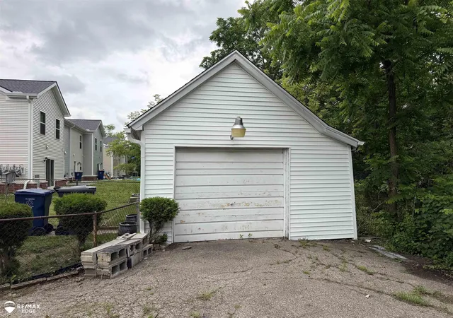 Photo 4 of Single family home for sale at 310 Crosby St, Flint, MI 48503 | MLS# 5050214435 | Listing updated on 2026-07-10