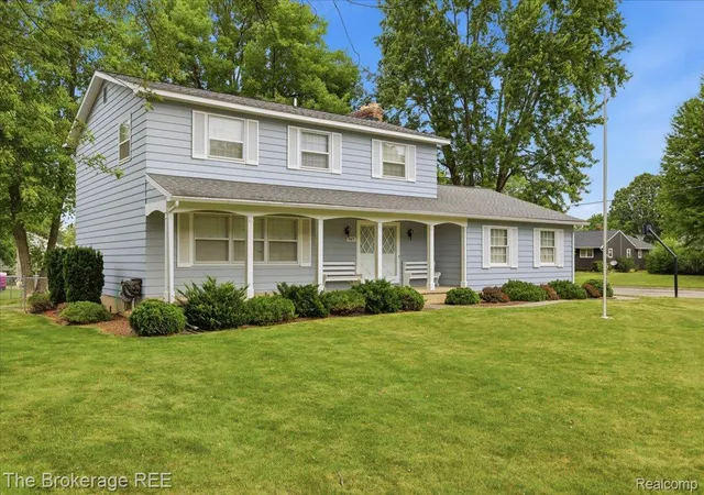 Photo 3 of Single family home for sale at 4375 Esta Dr, Flint, MI 48506 | MLS# 20261053053 | Listing updated on 2026-10-05