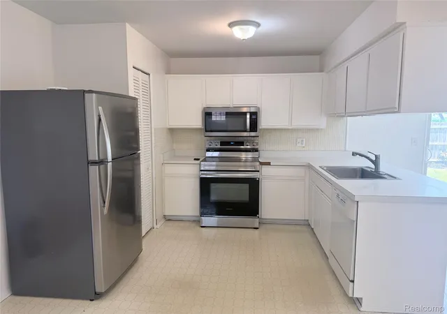 2nd image of 830 Sheffield Dr, Madison Heights, MI 48071 | MLS# 20261053057