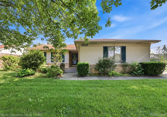Photo 1 of Single family home for sale at 5281 Shruboak Dr, Sterling Heights, MI 48310 | MLS# 20261053054 | Listing updated on 2026-09-05