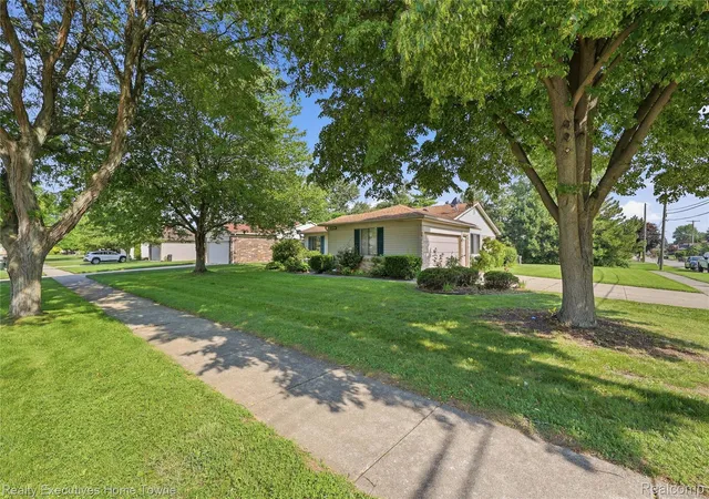 Photo 3 of Single family home for sale at 5281 Shruboak Dr, Sterling Heights, MI 48310 | MLS# 20261053054 | Listing updated on 2026-09-05