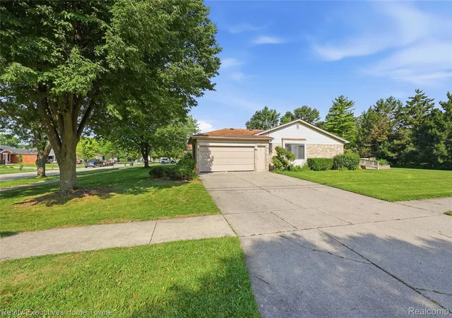 Photo 3 of Single family home for sale at 5281 Shruboak Dr, Sterling Heights, MI 48310 | MLS# 20261053054 | Listing updated on 2026-09-05