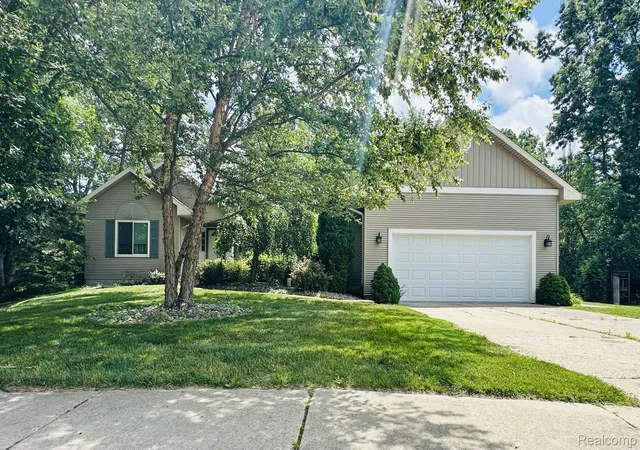 Photo 1 of Sale Pending at 2303 Blue Heron Ct, Fenton, MI 48430 | MLS# 20261053059 | Listing updated on 2026-08-21