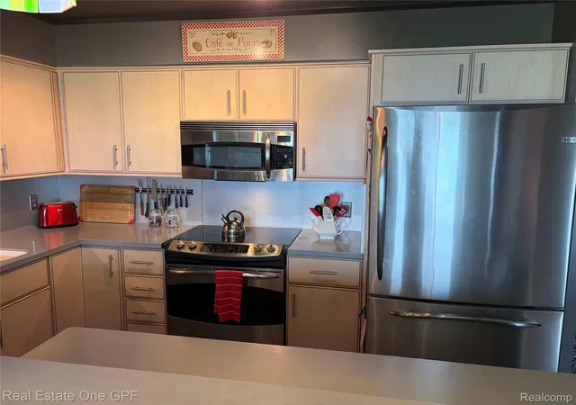 Listing Photo 4 - Condo for sale in building located at 1660 River Rd, Marysville, MI 48040