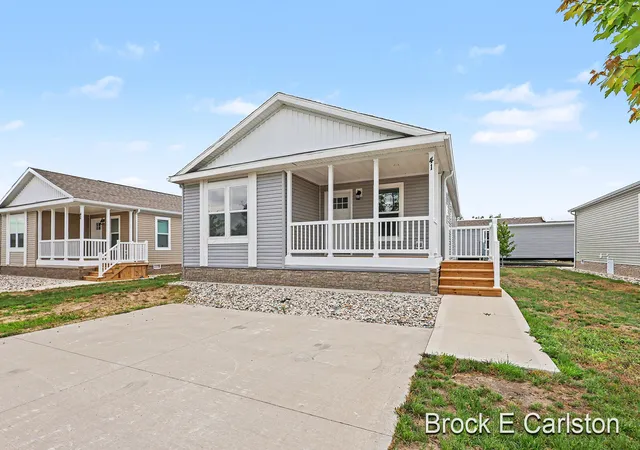 Photo 2 of Single family home for sale at 1283 E Ellis Rd #41, Norton Shores, MI 49441 | MLS# 71026035288 | Listing updated on 2026-07-24