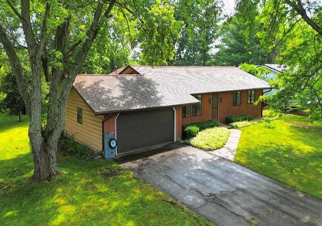 Photo 2 of Single family home for sale at 3787 Northmeadow Rd, Jackson, MI 49201 | MLS# 81026035287 | Listing updated on 2026-09-11