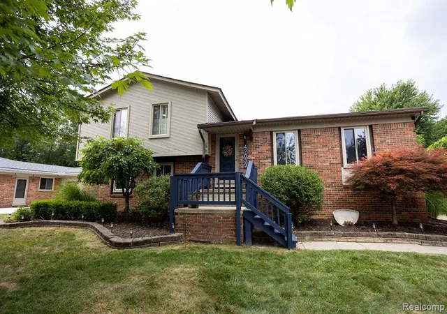 Photo 1 of Single family home for sale at 42039 Merrimac Cir, Clinton Township, MI 48038 | MLS# 20261053067 | Listing updated on 2026-10-18