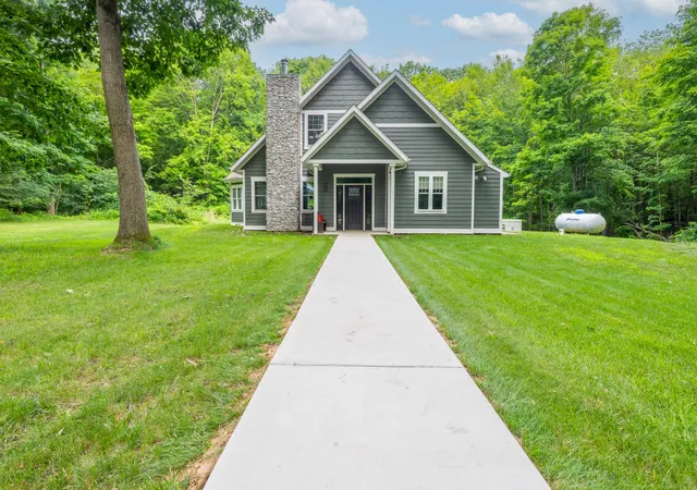 2nd image of 412 63rd St, South Haven, MI 49090 | MLS# 69026035293