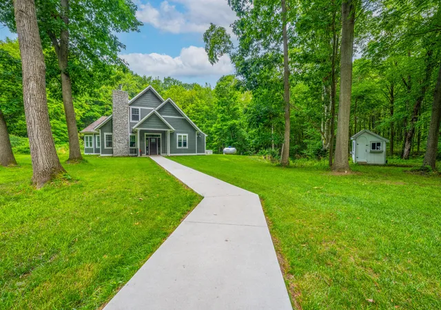 3rd image of 412 63Rd St, South Haven, MI 49090 | MLS# 69026035293