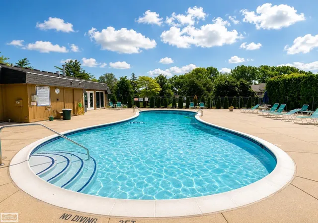 Listing Photo 3 - Condo for sale in building located at 1527 S Hl Blvd, Bloomfield Hills, MI 48304