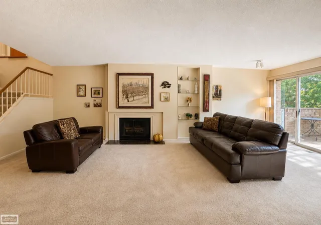 Listing Photo 5 - Condo for sale in building located at 1527 S Hl Blvd, Bloomfield Hills, MI 48304