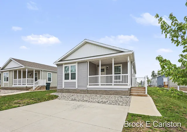 Photo 2 of Single family home for sale at 1283 E Ellis Rd #7, Norton Shores, MI 49441 | MLS# 71026035300 | Listing updated on 2026-07-14