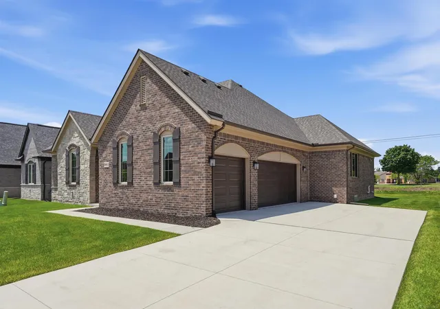 Photo 3 of Single family home for sale at 55611 Bay Oaks Ct, Utica, MI 48315 | MLS# 58050214451 | Listing updated on 2026-07-10
