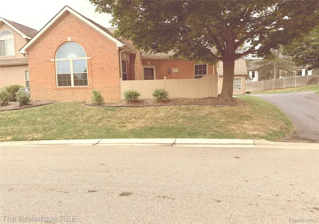 Photo 2 of Condo for sale at 610 Perry Crk Dr, Grand Blanc, MI 48439 | MLS# 20261053101 | Listing updated on 2026-07-31