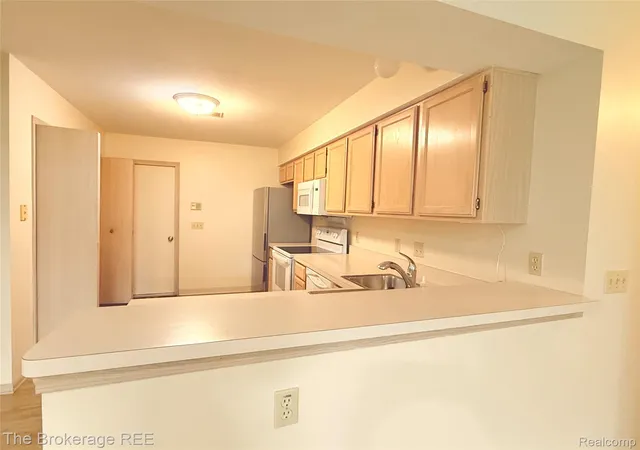 Photo 3 of Condo for sale at 610 Perry Crk Dr, Grand Blanc, MI 48439 | MLS# 20261053101 | Listing updated on 2026-07-31
