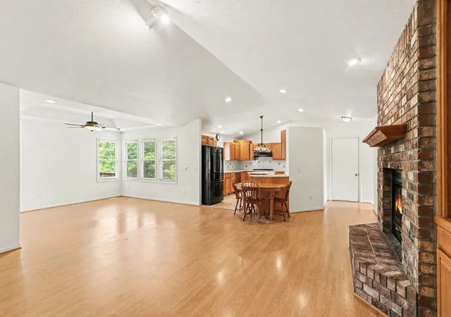 5th image of 40305 14Th Ave, Bloomingdale, MI 49026 | MLS# 66026035321