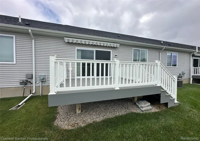 Listing Photo 2 - Condo for sale in building located at 1387 Lincoln St, Lapeer, MI 48446