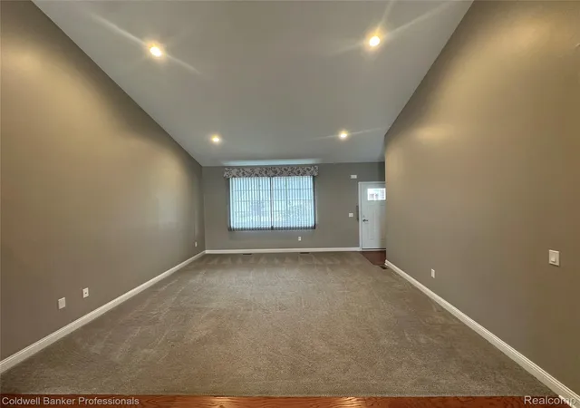 Listing Photo 4 - Condo for sale in building located at 1387 Lincoln St, Lapeer, MI 48446
