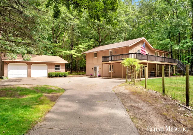 Photo 1 of Single family home for sale at 1160 Scenic Dr, Muskegon, MI 49445 | MLS# 65026035331 | Listing updated on 2026-08-04