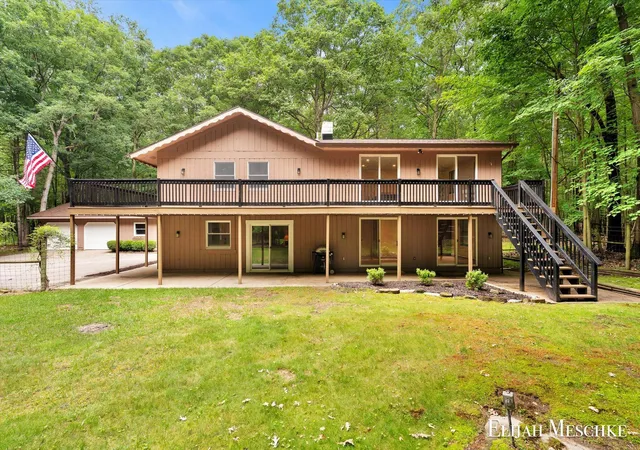 Photo 3 of Single family home for sale at 1160 Scenic Dr, Muskegon, MI 49445 | MLS# 65026035331 | Listing updated on 2026-08-04