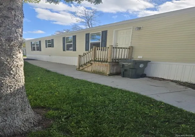 Photo 2 of Single family home for sale at 40 Sparrow Hl, Orion Charter Township Oakland, MI 48359 | MLS# 20261053121 | Listing updated on 2026-07-29