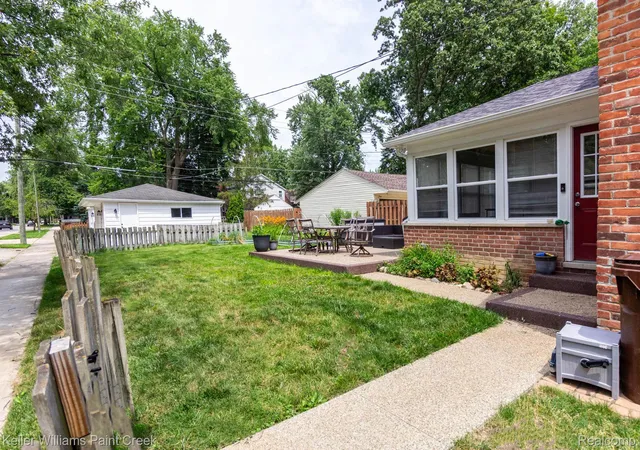 3rd image of 1466 Hampton Rd, Grosse Pointe Woods, MI 48236 | MLS# 20261053142