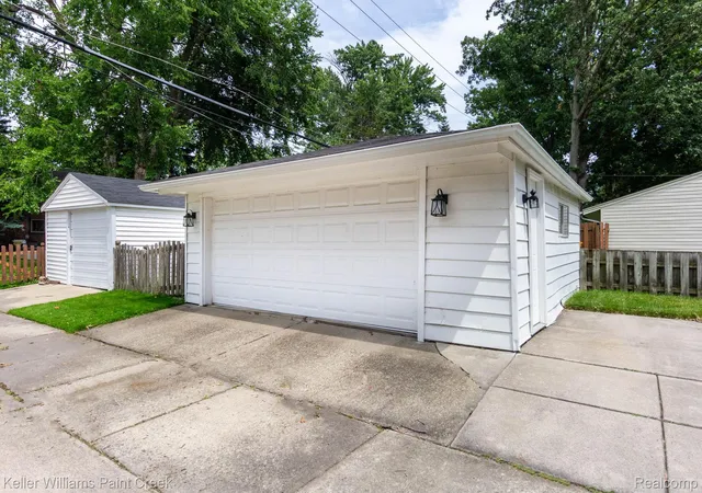 4th image of 1466 Hampton Rd, Grosse Pointe Woods, MI 48236 | MLS# 20261053142