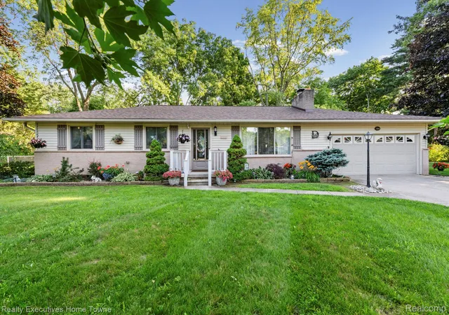 Photo 1 of Sale Pending at 3425 Lomar Dr, Fort Gratiot, MI 48059 | MLS# 20261053154 | Listing updated on 2026-08-23