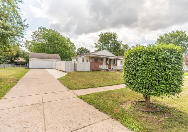Photo 4 of Single family home for sale at 1705 Smith Ave, Ypsilanti, MI 48198 | MLS# 81026035388 | Listing updated on 2026-09-11