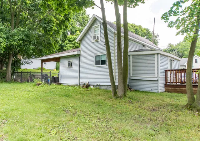 Photo 4 of Single family home for sale at 529 Clinton St, Marshall, MI 49068 | MLS# 64026035392 | Listing updated on 2026-09-09