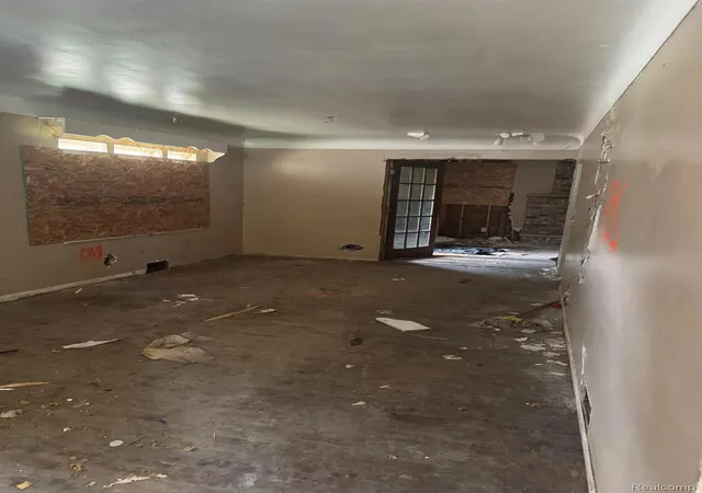 Photo 3 of Single family home for sale at 1383 Cleveland Ave, Flint, MI 48503 | MLS# 20261053173 | Listing updated on 2026-09-13