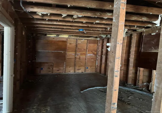 Photo 3 of Single family home for sale at 2825 Reynolds St, Flint, MI 48503 | MLS# 20261053174 | Listing updated on 2026-09-13
