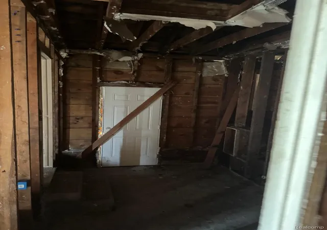 Photo 4 of Single family home for sale at 2825 Reynolds St, Flint, MI 48503 | MLS# 20261053174 | Listing updated on 2026-09-13