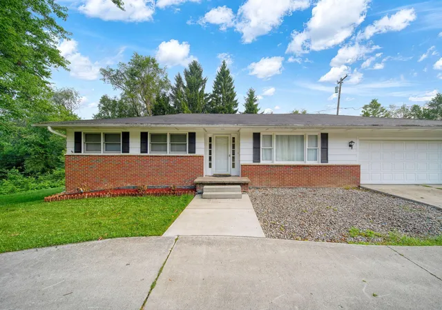 Photo 2 of Single family home for sale at 4802 Forrister Rd, Adrian, MI 49221 | MLS# 81026035399 | Listing updated on 2026-09-16