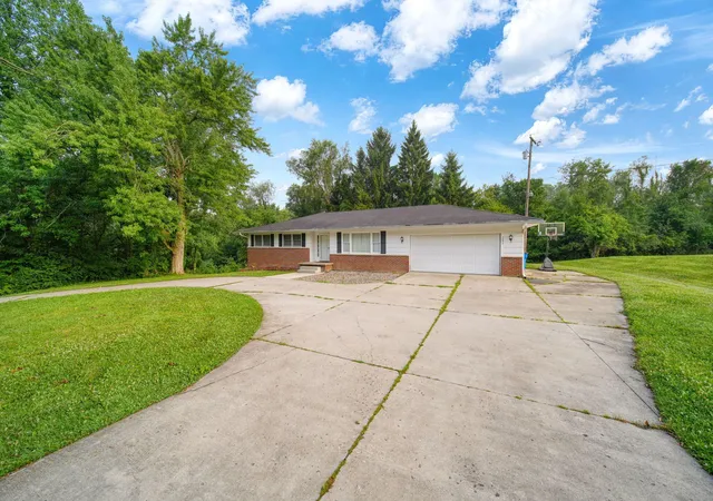 Photo 3 of Single family home for sale at 4802 Forrister Rd, Adrian, MI 49221 | MLS# 81026035399 | Listing updated on 2026-09-16