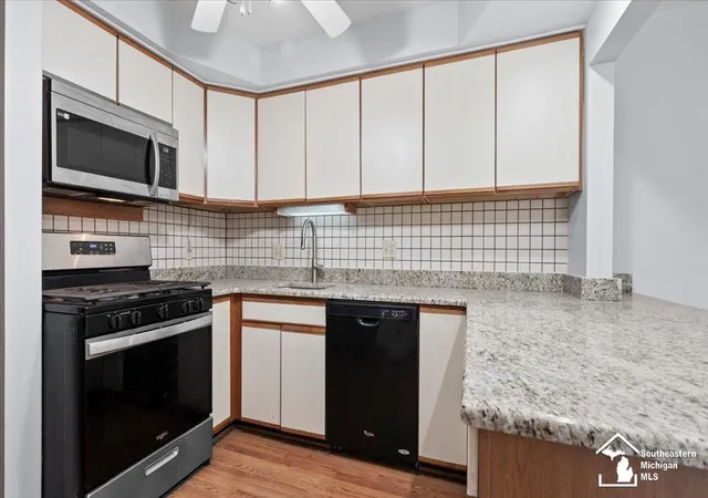 Photo 4 of Condo for sale at 32750 Barclay Sq, Warren, MI 48093 | MLS# 57050214509 | Listing updated on 2026-07-16