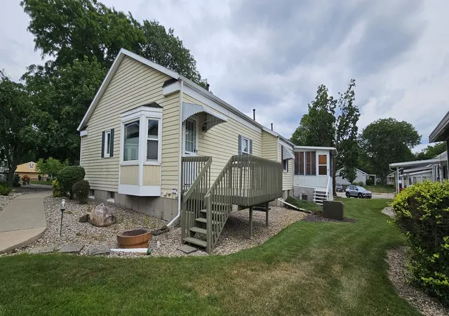 Listing Photo 3 - Condo for sale in building located at 1009 Vlg Ln, Jenison, MI 49428-8376 - Unit #210