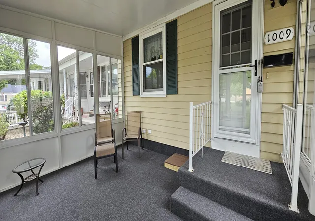 Listing Photo 4 - Condo for sale in building located at 1009 Vlg Ln, Jenison, MI 49428-8376 - Unit #210