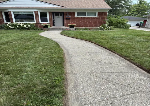 4th image of 31180 E Rutland St, Beverly Hills, MI 48025 | MLS# 81026035435