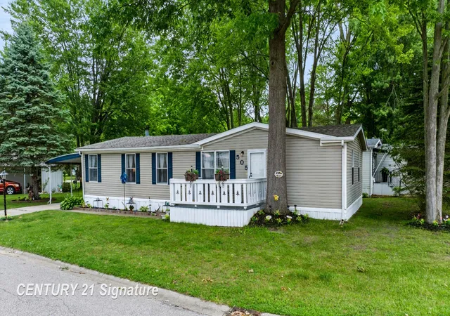Photo 3 of Single family home for sale at 505 Park Cir, Clio, MI 48420 | MLS# 5050214522 | Listing updated on 2026-09-23
