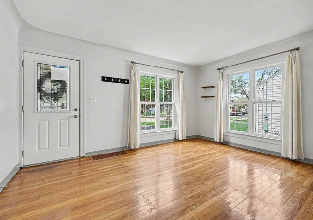 2nd image of 125 Rosemary St Se, Grand Rapids, MI 49507 | MLS# 65026035444