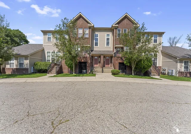 Photo 2 of Condo for sale at 1346 Hillcrest Dr, Waterford, MI 48327 | MLS# 57050214525 | Listing updated on 2026-07-29