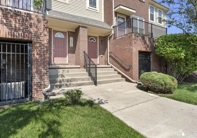 Photo 2 of Condo for sale at 1346 Hillcrest Dr, Waterford, MI 48327 | MLS# 57050214525 | Listing updated on 2026-07-29