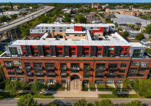 2nd image of 600 Broadway Ave Nw, Grand Rapids, MI 49504