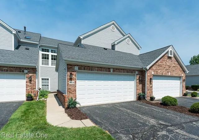 2nd image of 5936 Creekside Dr #87, Troy, MI 48085 | MLS# 20261053220