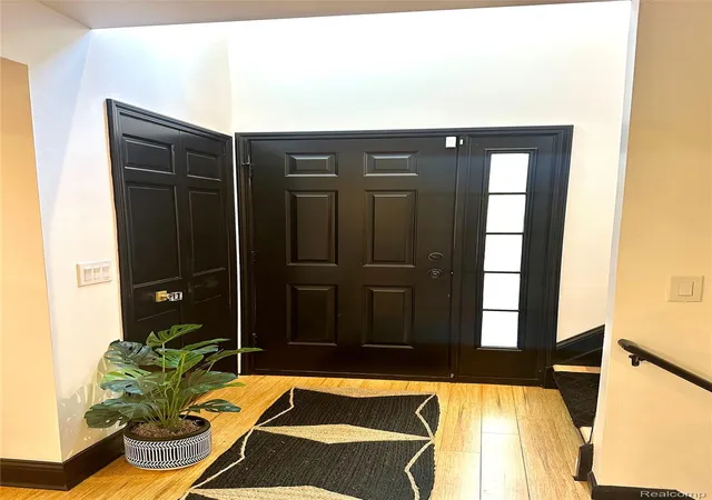 3rd image of 37876 N Laurel Park Dr, Livonia, MI 48152