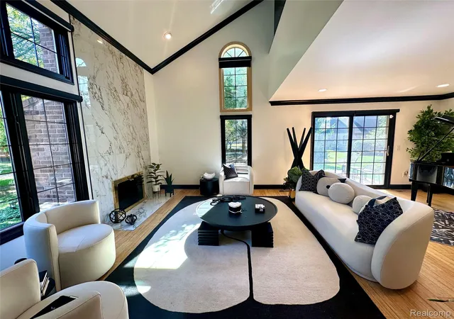 4th image of 37876 N Laurel Park Dr, Livonia, MI 48152