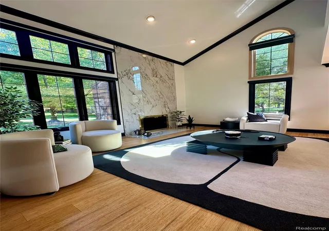 5th image of 37876 N Laurel Park Dr, Livonia, MI 48152