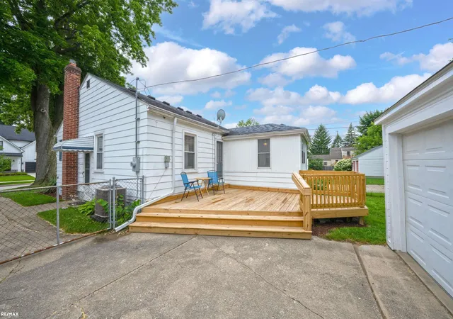 Photo 3 of Single family home for sale at 127 E La Salle Ave, Royal Oak, MI 48073 | MLS# 58050214535 | Listing updated on 2026-09-09